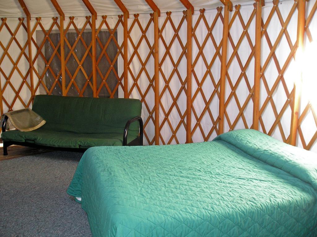 Yosemite Lakes Hillside Yurt 1 Harden Flat